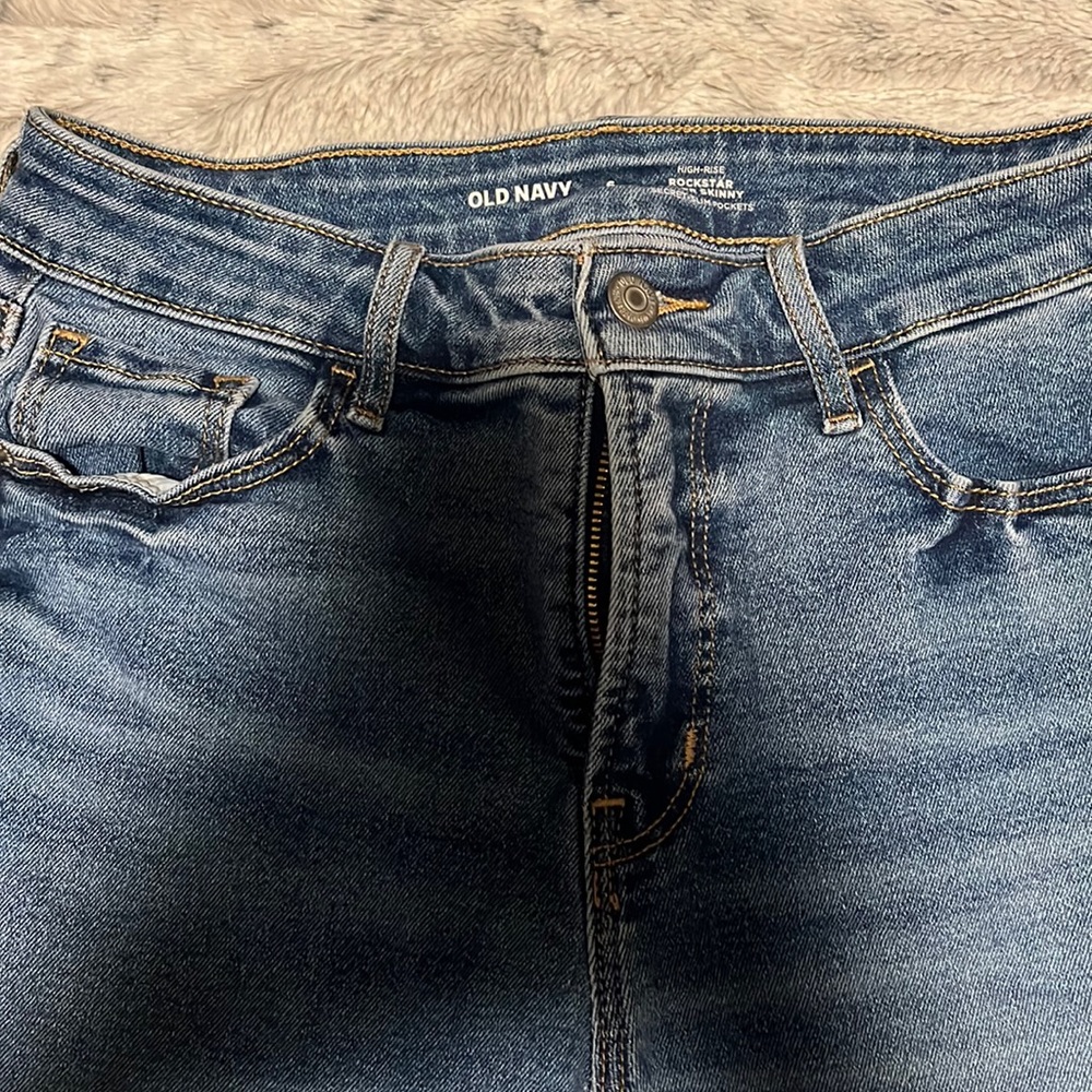 Size 6 Old Navy. Rockstar Super Skinny Jeans